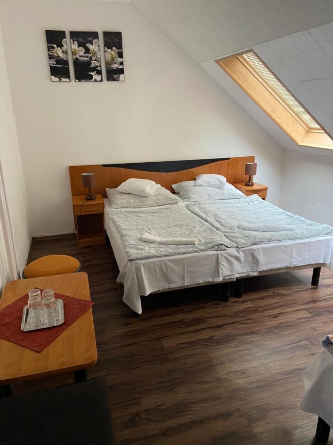 Teke Panzio Bed and Breakfast Körmend Exteriör bild
