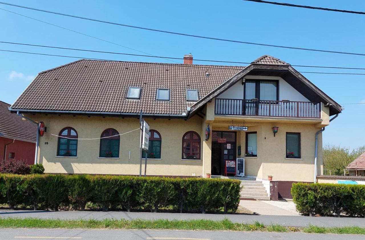 Teke Panzio Bed and Breakfast Körmend Exteriör bild